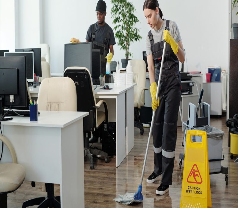 خدمة تنظيف النشاطات التجارية | Commercial cleaning service